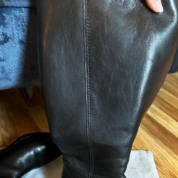 Good used conditions aquatalia black boots W8 - Picture 4 of 10